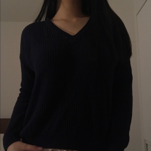 Brandy Melville V-neck Sweater - Picture 5 of 6